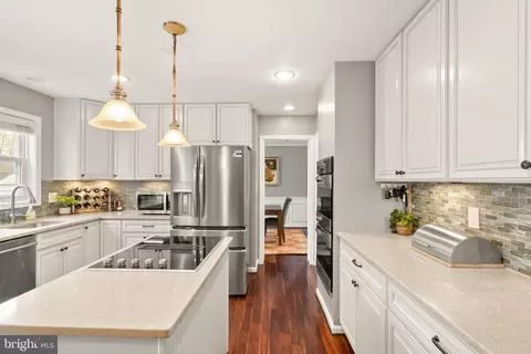 Kitchen - 11401 Tanbark Dr, Reston, VA 20191 photo 2 of 9