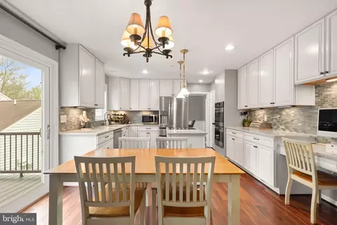Kitchen - 11401 Tanbark Dr, Reston, VA 20191 photo 4 of 9