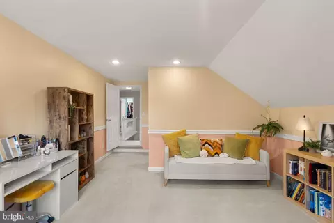 Entry Way - 11401 Tanbark Dr, Reston, VA 20191 photo 10 of 10