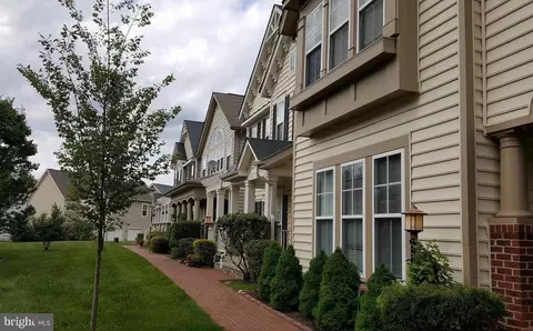 9163 Stone Gdn, Lorton, VA 22079