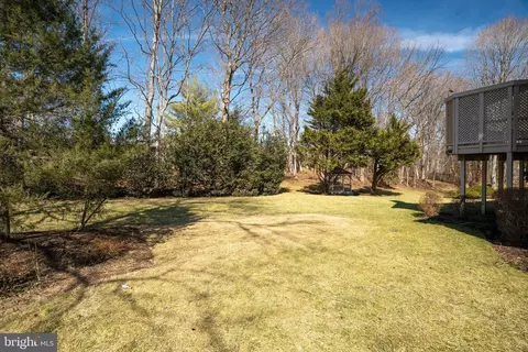Exterior - 1008 Jarvis Ct, Mclean, VA 22101 photo 14 of 15