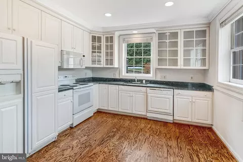 Kitchen - 1008 Jarvis Ct, Mclean, VA 22101 photo 7 of 7