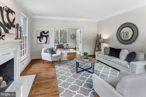 Living - 1008 Jarvis Ct, Mclean, VA 22101 photo 2 of 7