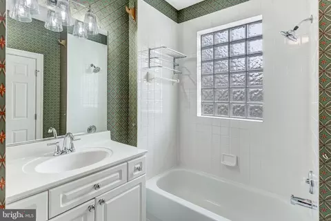 Bath - 1008 Jarvis Ct, Mclean, VA 22101 photo 2 of 9