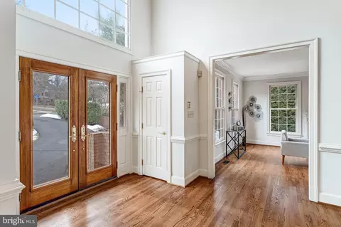 Entry Way - 1008 Jarvis Ct, Mclean, VA 22101 photo 2 of 3