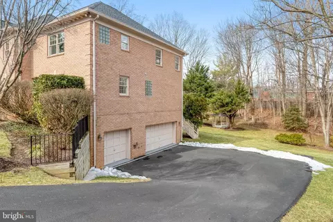 Exterior - 1008 Jarvis Ct, Mclean, VA 22101 photo 10 of 15