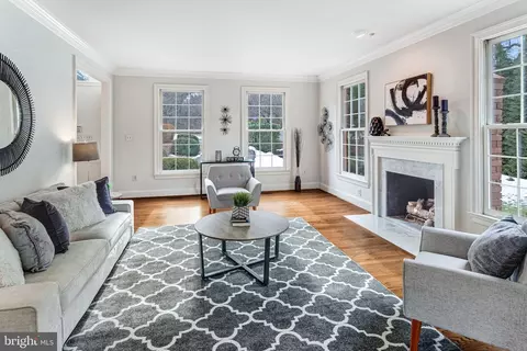 Living - 1008 Jarvis Ct, Mclean, VA 22101 photo 1 of 7