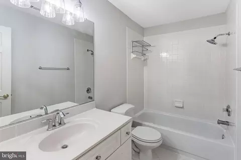 Bath - 1008 Jarvis Ct, Mclean, VA 22101 photo 8 of 9