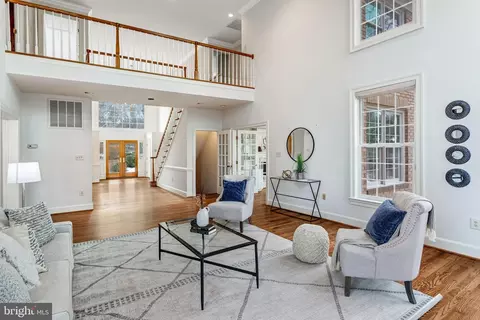 Living - 1008 Jarvis Ct, Mclean, VA 22101 photo 5 of 7