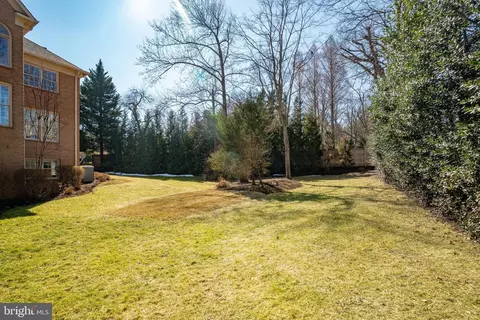 Exterior - 1008 Jarvis Ct, Mclean, VA 22101 photo 13 of 15
