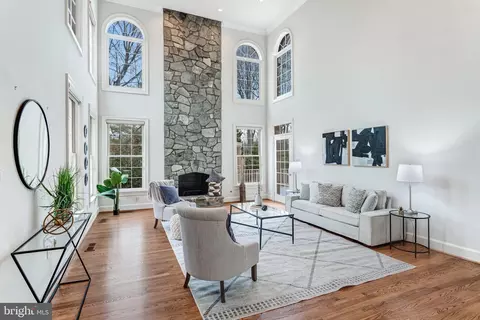 Living - 1008 Jarvis Ct, Mclean, VA 22101 photo 3 of 7