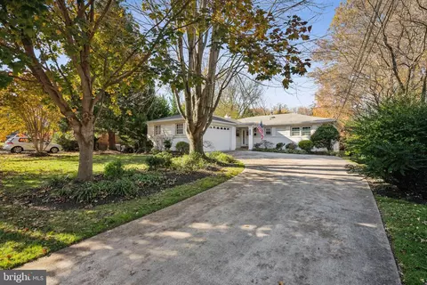 Exterior - 6223 Loch Raven Dr, Mclean, VA 22101 photo 6 of 7