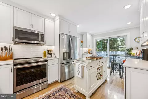 Kitchen - 6223 Loch Raven Dr, Mclean, VA 22101 photo 2 of 4