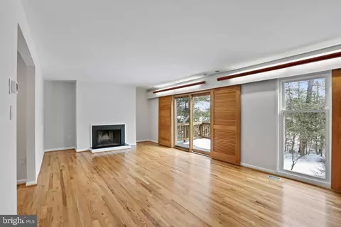 1644 Wainwright Dr, Reston, VA 20190 photo 8