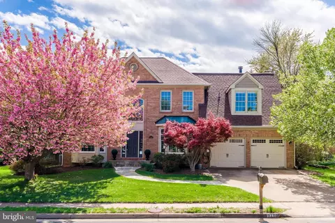 3109 Kinross Cir, Herndon, VA 20171