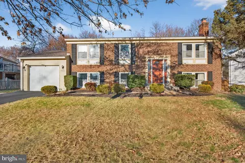 12608 Little Stones Ln, Herndon, VA 20170