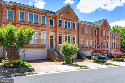 8027 Kidwell Hill Ct, Vienna, VA 22182