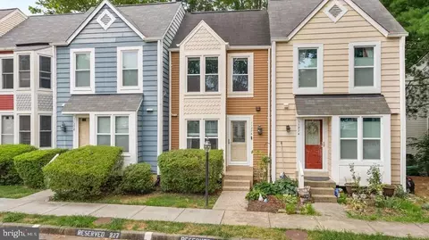 11276 Silentwood Ln, Reston, VA 20191