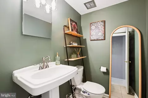 Bath - 5818 Torington Dr #859, Springfield, VA 22152 photo 2 of 2