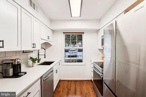 Kitchen - 5818 Torington Dr #859, Springfield, VA 22152 photo 2 of 4