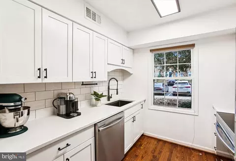 Kitchen - 5818 Torington Dr #859, Springfield, VA 22152 photo 1 of 4
