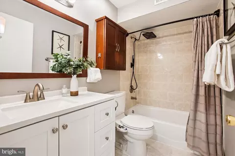 Bath - 5818 Torington Dr #859, Springfield, VA 22152 photo 1 of 2