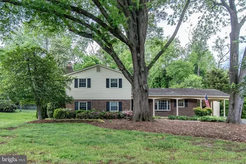 7128 Devonshire Rd, Alexandria, VA 22307