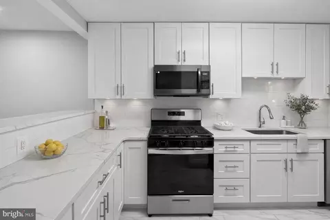 10114 Oakton Terrace Rd, Oakton, VA 22124