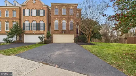 12413 Dorforth Dr, Fairfax, VA 22033