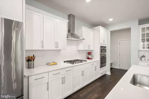 9516 Sanger St, Lorton, VA 22079 photo 10