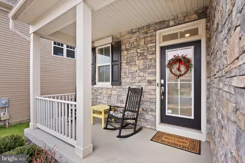 9516 Sanger St, Lorton, VA 22079 photo 2