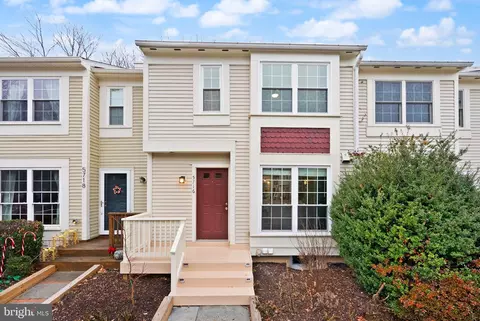 5716 Evergreen Knoll Ct, Alexandria, VA 22303