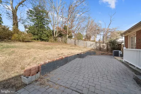 Exterior - 7415 Gary St, Springfield, VA 22150 photo 5 of 8