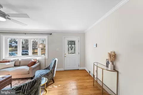 Entry Way - 7415 Gary St, Springfield, VA 22150 photo 1 of 4