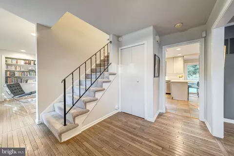 Entry Way - 1839 Baldwin Dr, Mclean, VA 22101 photo 2 of 4