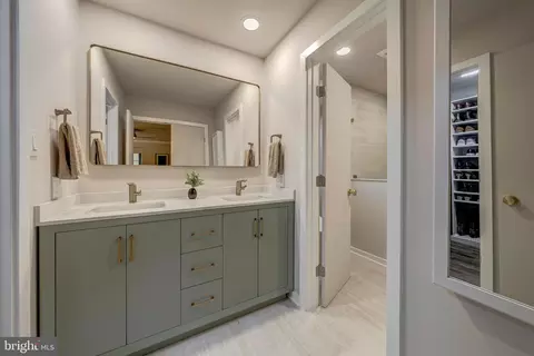 Entry Way - 1839 Baldwin Dr, Mclean, VA 22101 photo 3 of 4