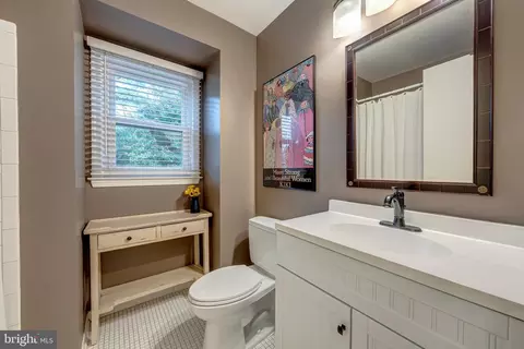 Bath - 1839 Baldwin Dr, Mclean, VA 22101 photo 2 of 3