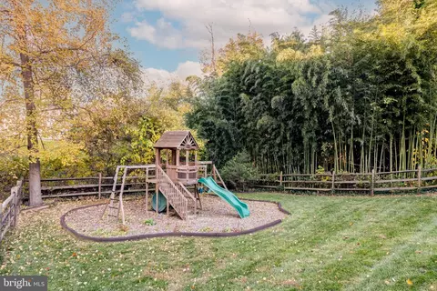 Exterior - 1839 Baldwin Dr, Mclean, VA 22101 photo 4 of 10