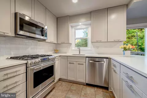 Kitchen - 1839 Baldwin Dr, Mclean, VA 22101 photo 4 of 5