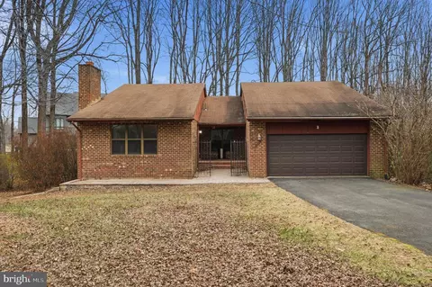 10514 Brevity Dr, Great Falls, VA 22066