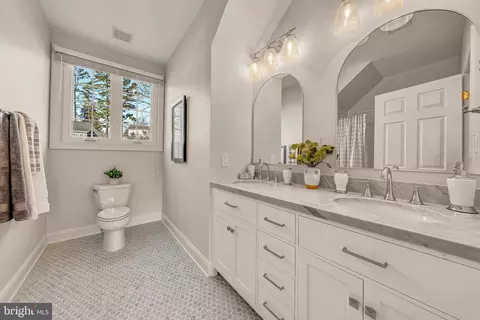 Bath - 1609 Brookside Rd, Mclean, VA 22101 photo 5 of 7