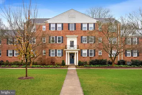 6725 W Wakefield Dr #B2, Alexandria, VA 22307