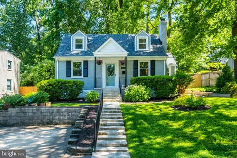 7005 Jefferson Ave, Falls Church, VA 22042
