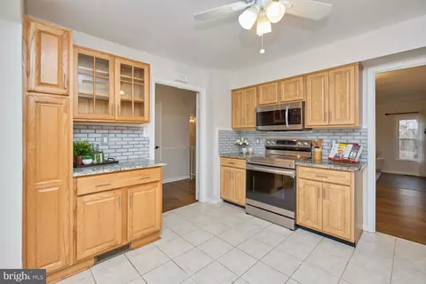 9007 Okeith Ct, Springfield, VA 22152 photo 4