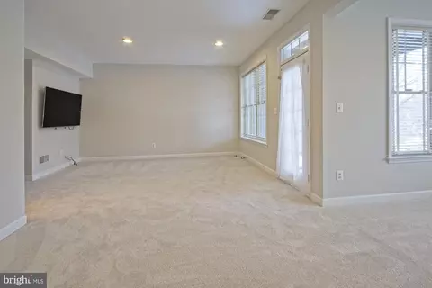 Living - 11117 Little Compton Dr, Reston, VA 20191 photo 9 of 10