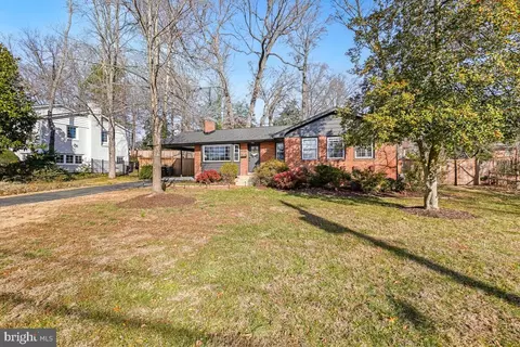 8705 Stockton Pkwy, Alexandria, VA 22308