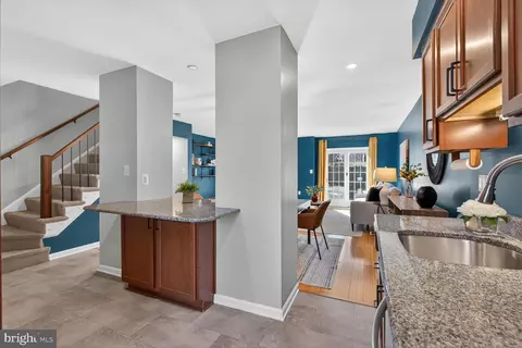 Entry Way - 7207 Evanston Rd, Springfield, VA 22150 photo 9 of 18