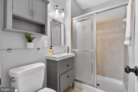 Bath - 7207 Evanston Rd, Springfield, VA 22150 photo 3 of 6