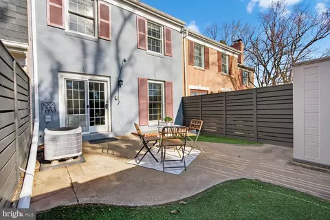 Exterior - 7207 Evanston Rd, Springfield, VA 22150 photo 7 of 13