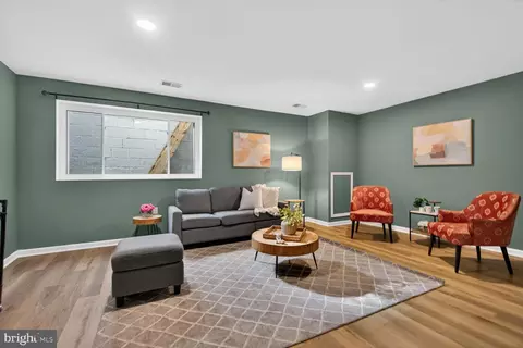 Living - 7207 Evanston Rd, Springfield, VA 22150 photo 2 of 8